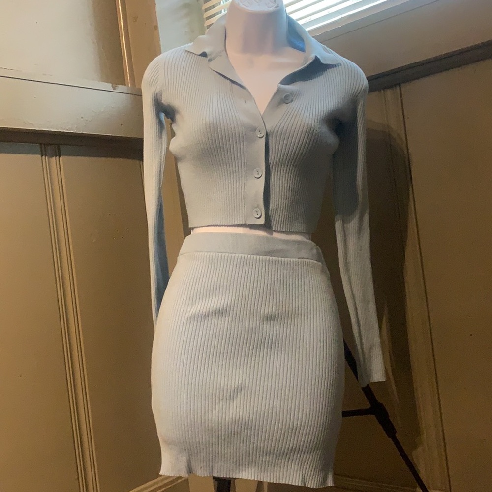 Fitted 2 piece skirt set.  .